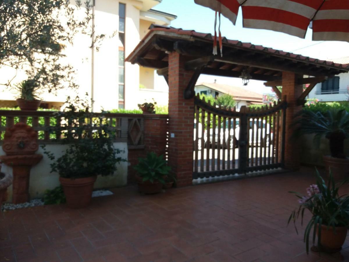 Raffinato Bilocale A Lido Di Camaiore Vicino Al Mare Lido di Camaiore Exterior foto